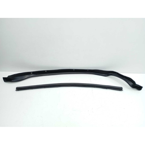 Par Borracha Vedação Capô Dianteiro Gm Tracker 2017 2019